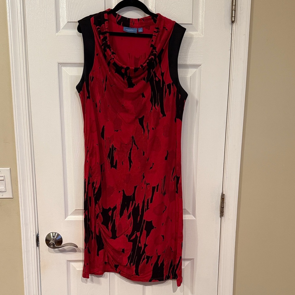 Simply Vera Wang Elegant Red and Black Sleeveless Dress
